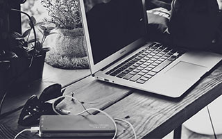 【图说】罗马替补席有人不爽，队内矛盾背后牵出抢七：有人当场改口